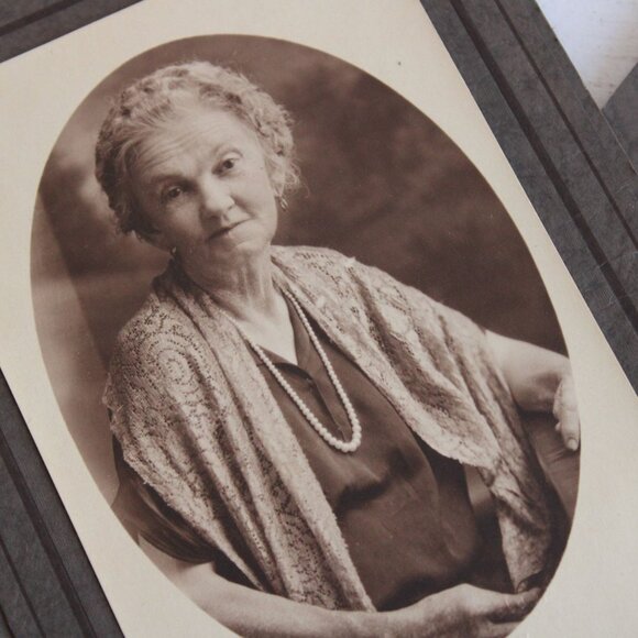 Vintage 1920s Photograph, Black And White Sepia Portrait Photo of A Lady, Woman - Picture 1 of 11